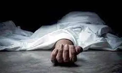 టవల్‌తో మెడ బిగించి తల్లిని చంపిన కూతుళ్లు.. కారణం తెలిస్తే షాకే..?