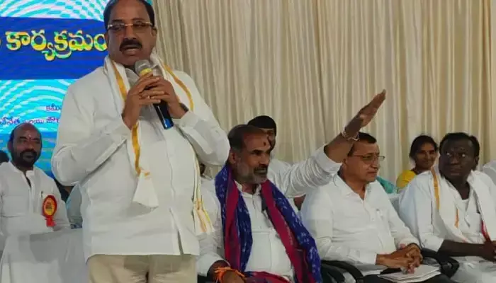 సిరిసిల్లలో నేతన్న పొదుపు డబ్బుల పంపిణీ