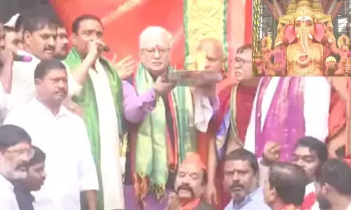 తొలిపూజలు అందుకున్న ఖైరతాబాద్ మహాగణపతి.. జోరువర్షంలోనూ బారులు తీరిన భక్తులు