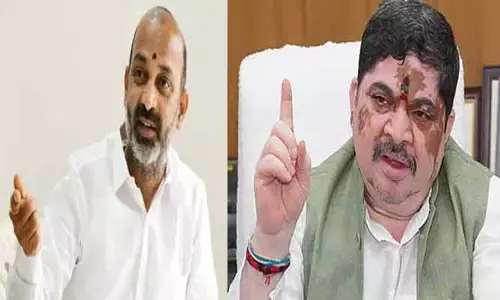 Ponnam Prabhakar: ఆ 40 ఓట్లు హిందువుల ఇళ్లలోనివే.. బండి సంజయ్ పై మంత్రి పొన్నం హాట్ కామెంట్స్