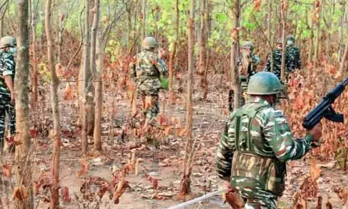 Encounter: పండుగ పూట ఎన్‌కౌంటర్.. నలుగురు మావోయిస్టులు మృతి