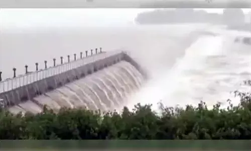 పోచారం చెరువు తెగే ప్రమాదం.. అధికారులను అప్రమత్తం సర్కార్