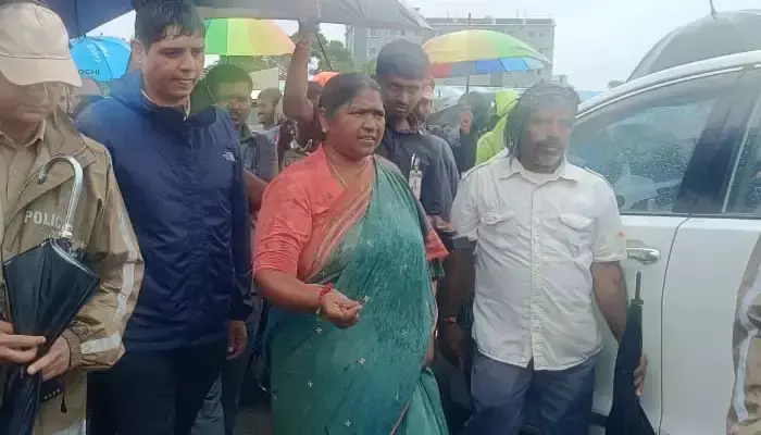 వరద బాధితులకు అండగా ప్రభుత్వం వరద బాధితులకు అండగా ప్రభుత్వం