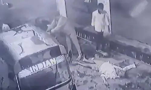 ఏపీలో ప్ర‌భుత్వాసుప‌త్రి డాక్ట‌ర్లు, సిబ్బందిపై దాడి