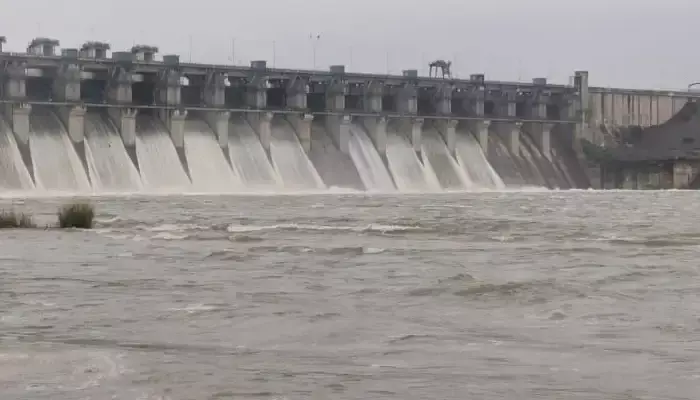 మిడ్ మానేరు 17 గేట్లు ఎత్తివేత... అన్నపూర్ణ నుంచి నీరు విడుదల