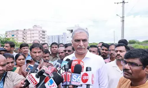 లోతట్టు ప్రాంతాల ప్రజలు అప్రమత్తంగా ఉండాలి: హరీష్ రావు