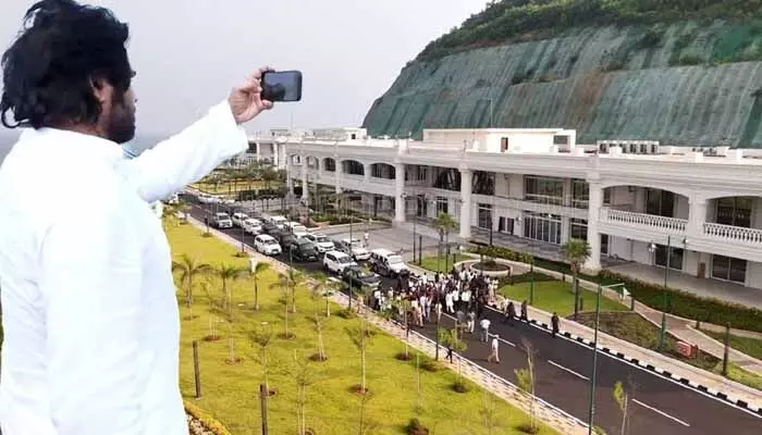 Pawan Kalyan visits Rushikonda Palace : రుషికొండను సందర్శించిన ఉపముఖ్యమంత్రి Pawan Kalyan visits Rushikonda Palace : రుషికొండను సందర్శించిన ఉపముఖ్యమంత్రి