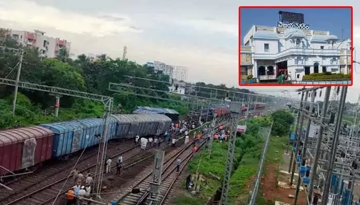 పట్టాలు తప్పిన గూడ్స్ రైలు.. పలు రైళ్ల రాకపోకలు రద్దు పట్టాలు తప్పిన గూడ్స్ రైలు.. పలు రైళ్ల రాకపోకలు రద్దు