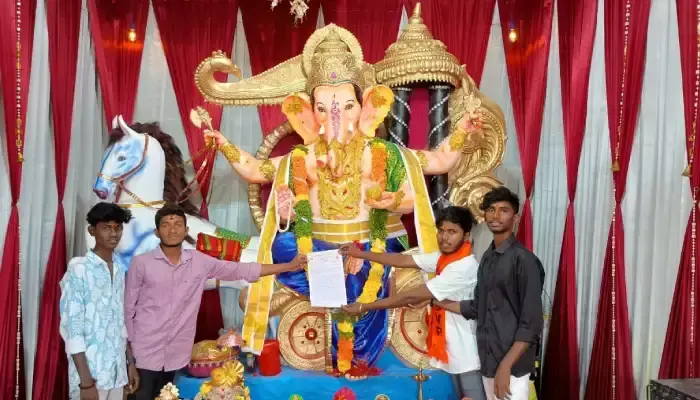 ఏబీవీపీ వినూత్న నిరసన..వినాయకుడికి వినతిపత్రం ఏబీవీపీ వినూత్న నిరసన..వినాయకుడికి వినతిపత్రం