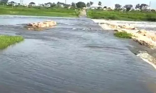 పరవళ్లు తొక్కుతున్న మూసీ.. రాకపోకలకు అంతరాయం