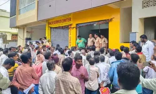 యూరియా కోసం రైతులు బారులు.. కూపన్ల కోసం గంటల తరబడి నిరిక్షణ