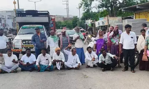 ఇంకా తప్పని యూరియా కష్టాలు.. రైతన్నలు రోడ్లపై ధర్నా చేస్తున్న పట్టించుకోని పాలక ప్రభుత్వం