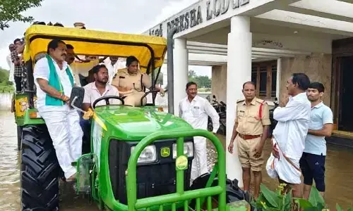 వరద కాలనీలను పర్యవేక్షించిన జిల్లా ఎస్పీ జానకి షర్మిల..