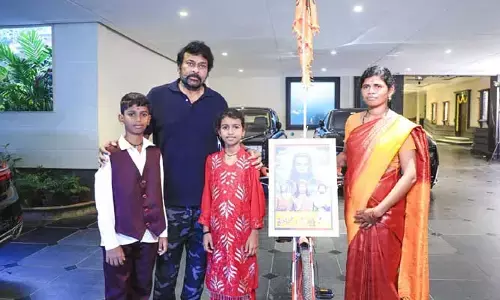 చిరంజీవిని కలిసేందుకు ఆదోని నుండి సైకిల్‌పై వచ్చిన మహిళా అభిమాని