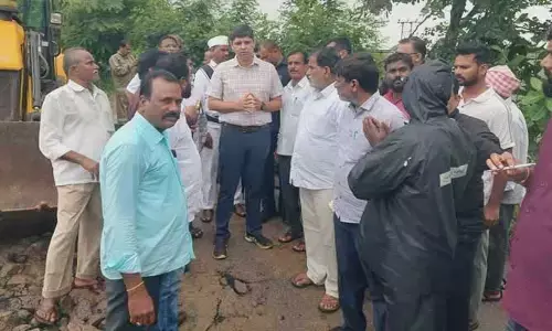 యుద్ధ ప్రాతిపదికన పనులు పూర్తి చేయాలి: జిల్లా కలెక్టర్ ఆశిష్‌ సంగ్వాన్‌