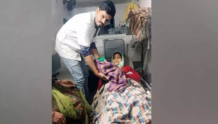 ఇంటి వద్దనే మహిళకు సాధారణ ప్రసవం చేసిన 108 సిబ్బంది.. ఇంటి వద్దనే మహిళకు సాధారణ ప్రసవం చేసిన 108 సిబ్బంది..