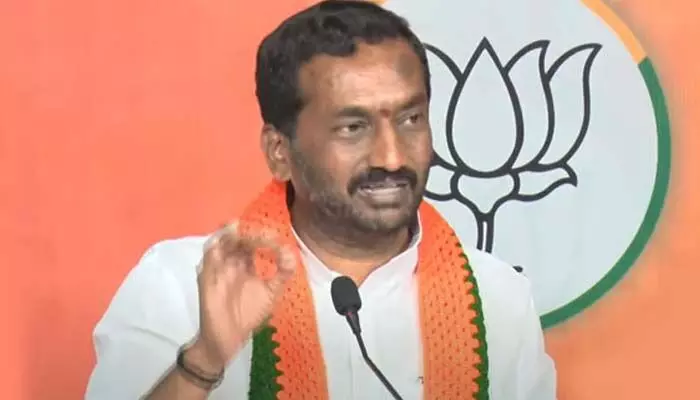 సీలింగ్ ఎత్తివేత లీగల్గా నిలబడే అవకాశం లేదు: రఘునందన్రావు సీలింగ్ ఎత్తివేత లీగల్గా నిలబడే అవకాశం లేదు: రఘునందన్రావు