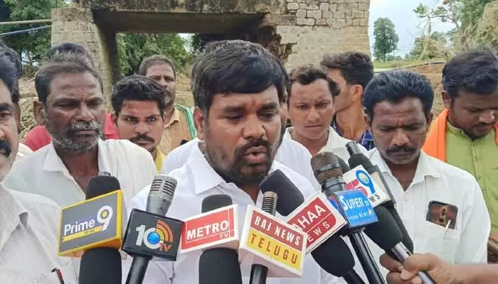 ఎడారిని తలపిస్తున్న కన్నాపూర్ చెరువు ఎడారిని తలపిస్తున్న కన్నాపూర్ చెరువు