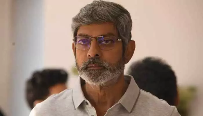 ఆ సినిమాను రిజెక్ట్ చేసి ఇప్పటికీ బాధపడుతున్నా.. అందుకే కీలక నిర్ణయం తీసుకున్నా: జగపతి బాబు ఆ సినిమాను రిజెక్ట్ చేసి ఇప్పటికీ బాధపడుతున్నా.. అందుకే కీలక నిర్ణయం తీసుకున్నా: జగపతి బాబు