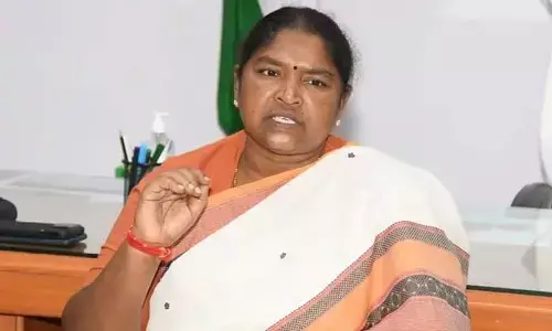 మహిళలను శక్తివంతం చేస్తేనే సమాజం బలపడుతోంది : మంత్రి సీతక్క