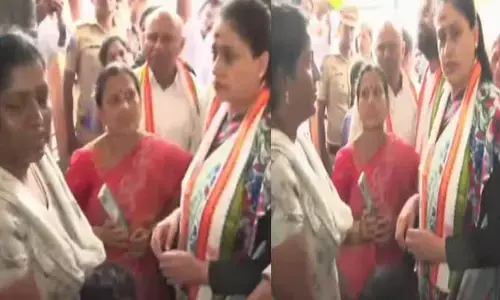 వరద ప్రాంతాల్లో కాంగ్రెస్‌ ఎమ్మెల్సీల బృందం పర్యటన.. బాధితులకు విజయశాంతి హామీ