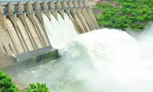 శ్రీశైలం, నాగార్జున సాగర్ ప్రాజెక్టులకు కొనసాగుతున్న వరద