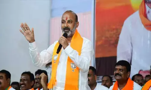 కాంగ్రెస్ ప్రభుత్వం సత్యానికి తలవంచి కేసును CBIకి అప్పగించింది: బండి సంజయ్