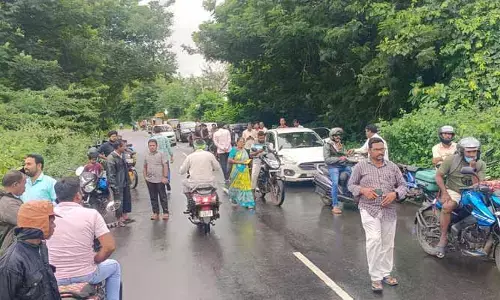 ఇల్లెందులో కుండపోత వర్షం.. నిలిచిన వాహనాల రాకపోకలు