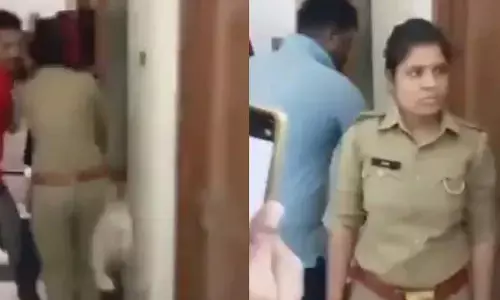 UP Constable: మరో పోలీస్ తో లేడీ కానిస్టేబుల్ రొమాన్స్.. రెడ్ హ్యాండెడ్ గా పట్టుకున్న భర్త (వీడియో)