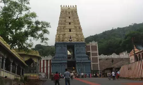 అప్పన్న ఆలయంలో అదును చూసి చేతివాటం.. రూ.50 వేలు చోరీ