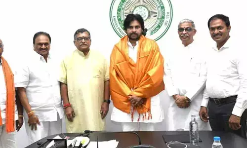 కీలక పరిణామం.. పవన్ కల్యాణ్‌తో VHPనేతల భేటీ