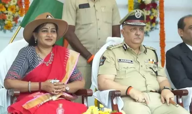 ప్రజల భద్రతలో డాగ్ స్క్వాడ్ కీలకం.. హోం మంత్రి అనిత ప్రజల భద్రతలో డాగ్ స్క్వాడ్ కీలకం.. హోం మంత్రి అనిత