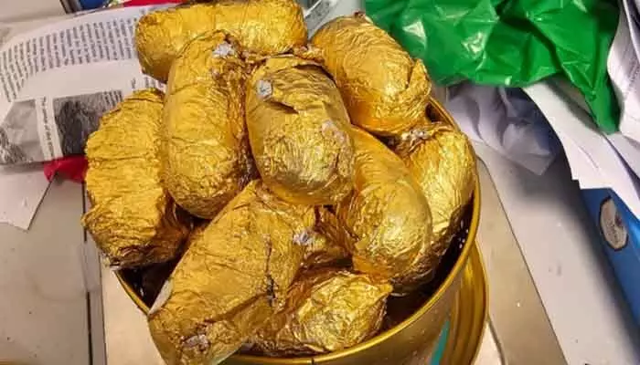 ఎయిర్పోర్టులో ఎన్సీబీ తనిఖీలు.. రూ.60 కోట్ల విలువైన కొకైన్ పట్టివేత ఎయిర్పోర్టులో ఎన్సీబీ తనిఖీలు.. రూ.60 కోట్ల విలువైన కొకైన్ పట్టివేత