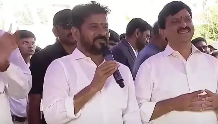 CM Revanth Reddy: అందరూ సంతోషంగా ఉన్నారా? లబ్ధిదారులతో సీఎం రేవంత్ రెడ్డి ముచ్చట CM Revanth Reddy: అందరూ సంతోషంగా ఉన్నారా? లబ్ధిదారులతో సీఎం రేవంత్ రెడ్డి ముచ్చట