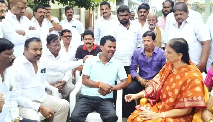 లండన్ లో మృతి చెందిన చైతన్య కుటుంబ సభ్యులను పరామర్శించిన సబితా