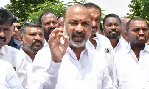 Bandi Sanjay: నాపై నిందలేసినా ఖండించరా?.. బండి సంజయ్ హాట్ కామెంట్స్
