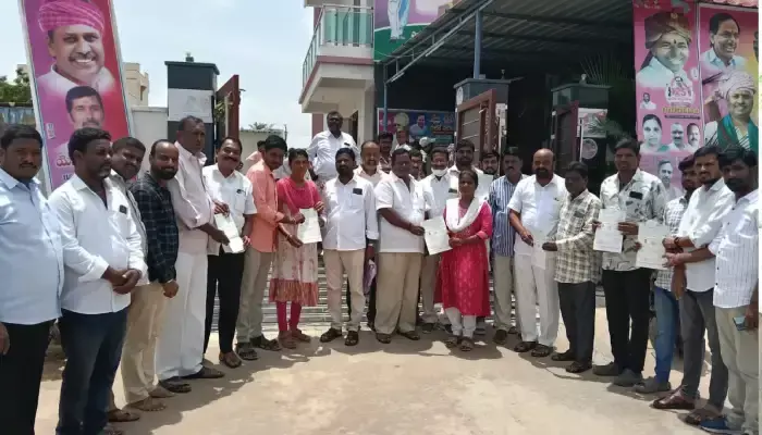 సీఎంఆర్ఎఫ్ చెక్కులు పంపిణీ చేసిన పల్లా