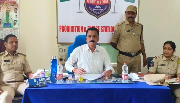 అక్రమ వాహనాల బహిరంగ వేలం పాట