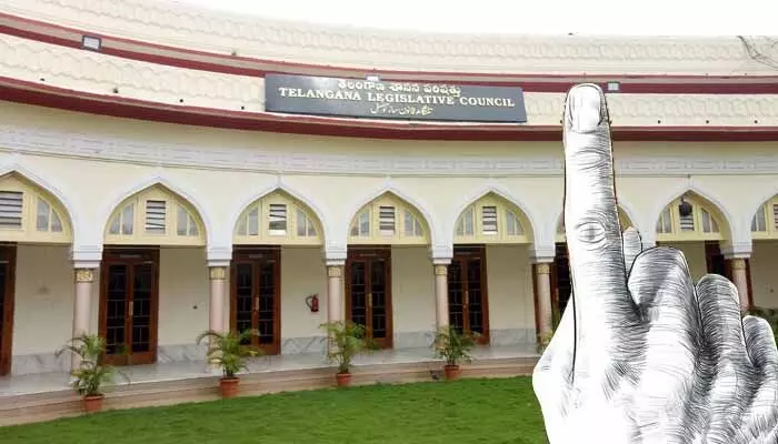 ‘లోకల్’ ఫైట్ తర్వాతే ఎమ్మెల్సీ బైపోల్.. అడ్డొస్తున్న ఎన్నికల నిబంధనలు ‘లోకల్’ ఫైట్ తర్వాతే ఎమ్మెల్సీ బైపోల్.. అడ్డొస్తున్న ఎన్నికల నిబంధనలు