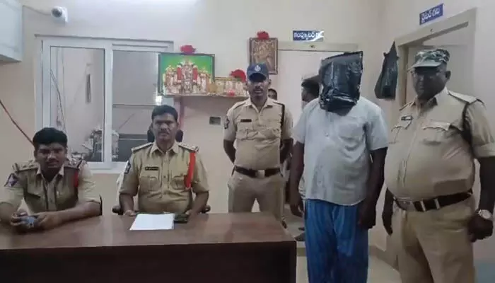 ఏపీలో దారుణం..6వ తరగతి బాలికపై అత్యాచారం ఏపీలో దారుణం..6వ తరగతి బాలికపై అత్యాచారం