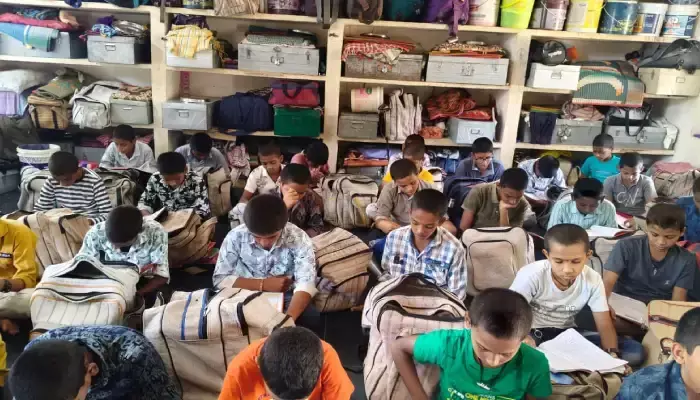 ఏన్కూర్ గురుకుల పాఠశాలలో విద్యార్థుల అవస్థలు ఏన్కూర్ గురుకుల పాఠశాలలో విద్యార్థుల అవస్థలు