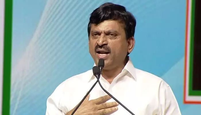 Ponguleti: భూభారతి చట్టం సయమంలో సీఎం రేవంత్ రెడ్డి నిద్రలేని రాత్రులు: మంత్రి పొంగులేటి Ponguleti: భూభారతి చట్టం సయమంలో సీఎం రేవంత్ రెడ్డి నిద్రలేని రాత్రులు: మంత్రి పొంగులేటి