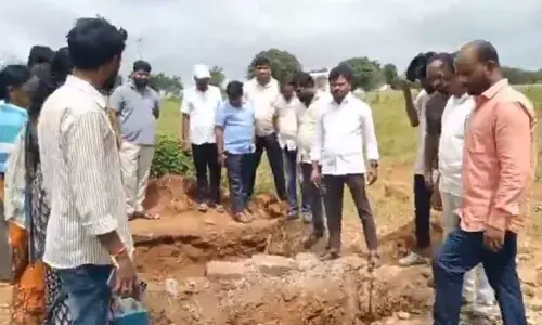 రంగారెడ్డి జిల్లాలో షాకింగ్ ఘటన.. రాత్రికి రాత్రే సమాధులు మాయం!