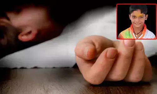 వినాయక మండపం వద్ద విషాదం.. తల్లి ఒడిలోనే బాలుడి మృతి