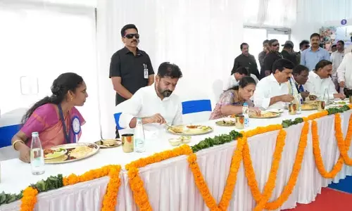 CM Revanth: ఫామ్ హౌస్‌లో పడుకోను.. ఉపాధ్యాయులతో సహపంక్తి భోజనం చేసిన సీఎం రేవంత్ రెడ్డి