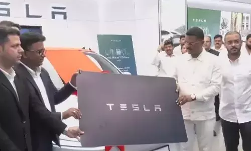 Tesla: దేశంలో తొలి కారును డెలివరీ చేసిన టెస్లా