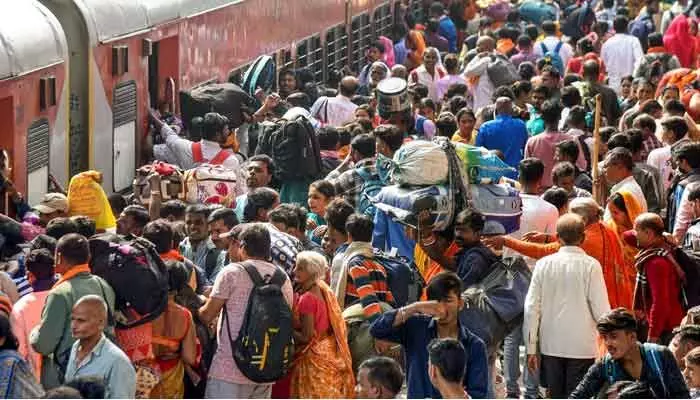 HYD: దసరా, దీపావళికి సొంతూళ్లకు వెళ్తున్నారా?.. ఈసారి సికింద్రాబాద్లో నో ట్రైన్స్! HYD: దసరా, దీపావళికి సొంతూళ్లకు వెళ్తున్నారా?.. ఈసారి సికింద్రాబాద్లో నో ట్రైన్స్!