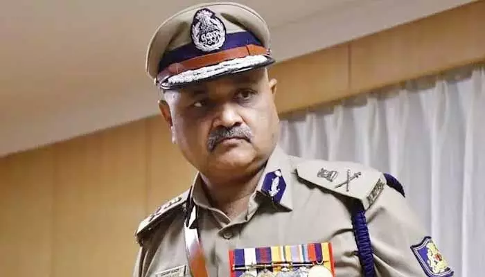 CBI డైరెక్టర్ ప్రవీణ్ సూద్కు అస్వస్థత.. హుటాహుటిన అపోలోకు తరలింపు CBI డైరెక్టర్ ప్రవీణ్ సూద్కు అస్వస్థత.. హుటాహుటిన అపోలోకు తరలింపు