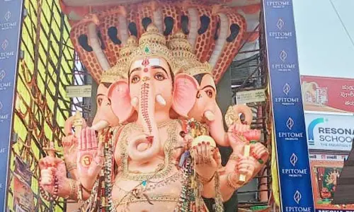 ఖైరతాబాద్ మహాగణపతి శోభాయాత్ర షురూ