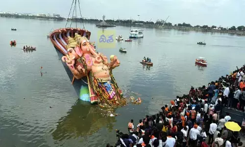గంగమ్మ చెంతకు చేరిన బడా గణేష్